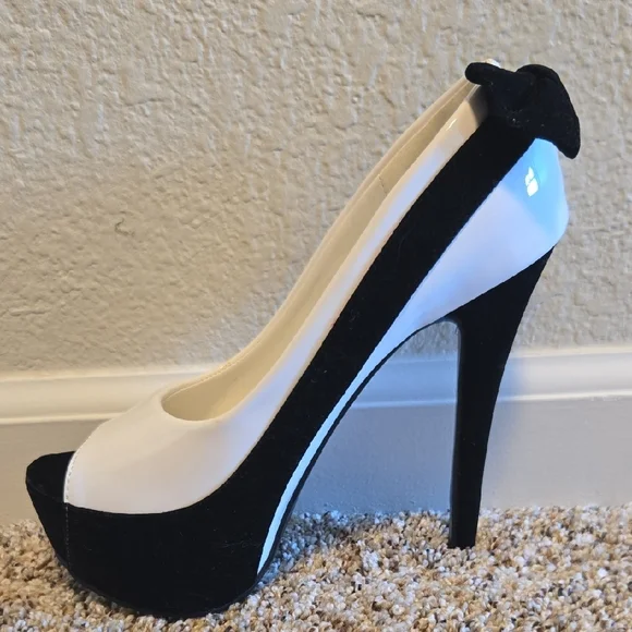 Elegant Black and White Peep Toe Heels - Picture 3 of 4